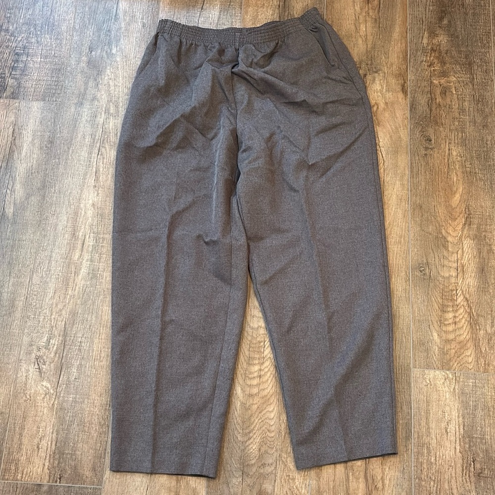 Briggs New York Womens 14 Gray Elastic Waist Pull On Dress Pants Tapered Pockets